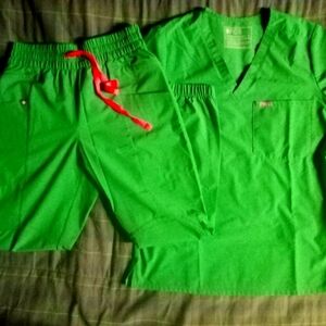 Small Green Figs Scrub Set